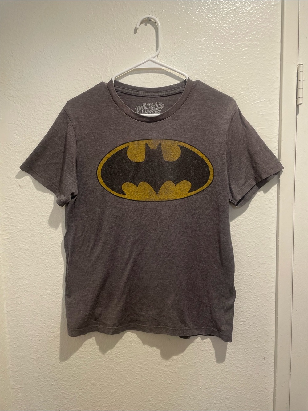 Old Navy Collectabilitees Batman Gray Distressed Logo Graphic T-Shirt Men M